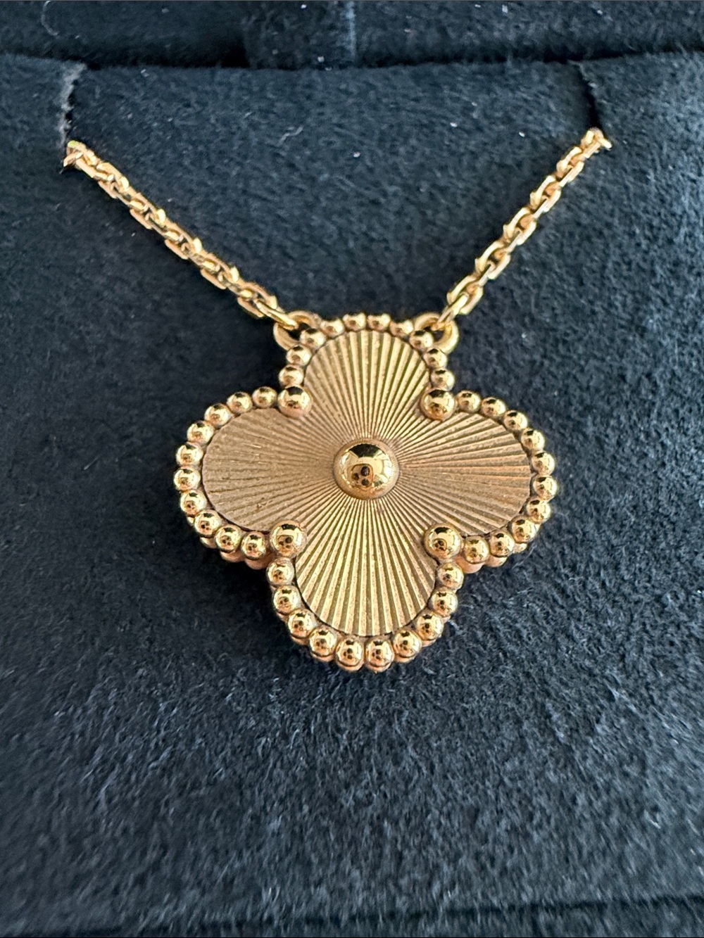 Authentic Van Cleef & Arpels - Vintage Alhambra pendant, guilloché 18K yellow